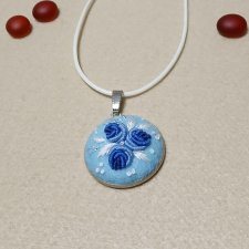 Ręcznie haftowany wisior  ZIMOWY