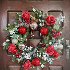 Świąteczny wieniec na drzwi – elegancki, bogato zdobiony, ręcznie wykonany