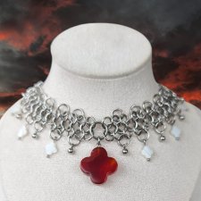 Unikatowy choker z czerwonym kamieniem – agatem stal chirurgiczna, masa perłowa, rękodzieło