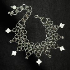 Ręcznie robiona bransoletka chainmaille • stal chirurgiczna • masa perłowa • regulowana • elf / witchy / goth