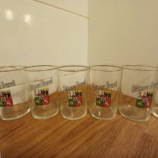 Szklanki sygnowane do piwa.