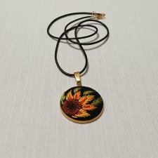 Ręcznie haftowany wisior  FERTO  stal szlachetna