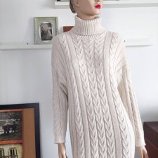 długa sukienka z golfem