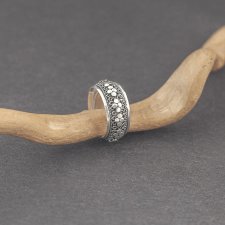 Srebrny pierścionek w balijskim stylu