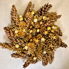 Wianek z szyszkami