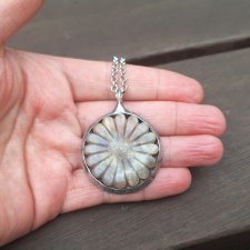 Księżycowy kwiat - wisiorek