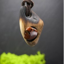 Wisiorek "Obsydian mahoniowy i wiąz –naturalna głębia drewna i magiczny blask kamienia, biżuteria z drewna; Wood Pendant, Wooden Jewellery