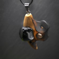Wisiorek "turmalin i czereśnia –naturalna głębia drewna i magiczny kamień, biżuteria z drewna; Wood Pendant, Wooden Jewellery