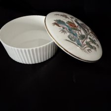 Wedgwood - seria Kutani Crane - puzderko