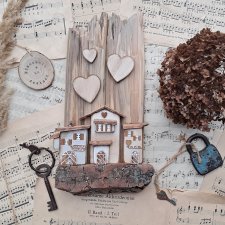 Rustykalny wieszak z domkami no 3