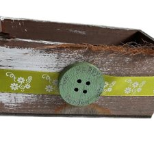 Drewniana skrzynka rustykalna shabby chic Happy Garden osłonka na kwiaty organizer