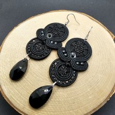 Długie czarne kolczyki sutasz