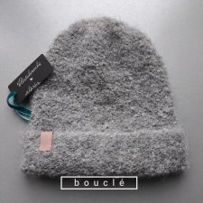 Czapka bouclé