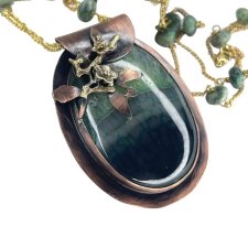 Naszyjnik z zielonym agatem w secesyjnej oprawie c1371