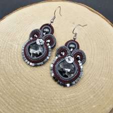 Szaro-bordowe kolczyki sutasz z kryształkami