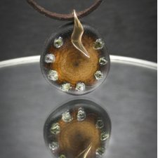 Wisiorek "oliwin i dąb –naturalna głębia drewna i magiczne kamienie, biżuteria z drewna; Wood Pendant, Wooden Jewellery