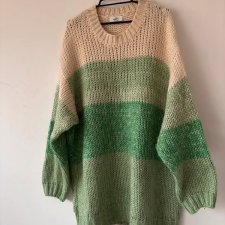Zielono-kremowy sweter oversize w pasy z bufiastymi rękawami 6XL / 52 / 24·Bardzo dobry·Gina Tricot
