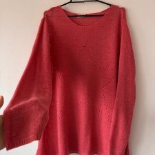 Ażurowy sweter z motywem gwiazdy, malinowy, oversize, lekki 6XL / 52 / 24·Bardzo dobry