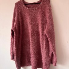 sweter różowy miękki z perełkami ozdobnymi fuzzowy oversize 6XL / 52 / 24·Bardzo dobry