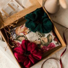 zestaw prezentowy kosmetyczka i 2 scrunchies