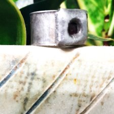 Ze szkatuły: pierścień surowy