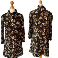 Czarna sukienka szmizjerka z kołnierzykiem Lolita w żółte złote kwiaty guziki