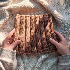 Miękki KOMIN typu golf – kobiecy i przytulny dodatek na zimę, w kolorze BRĄZOWYM (mlecznej czekolady)