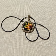 Ręcznie haftowany wisior  ARLES