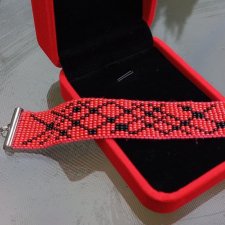 Ręcznie tkana szeroka czerwono-czarna bransoletka