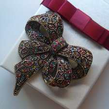 ELEGANCKA BROSZKA KOKARDA