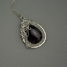 Wisiorek czarny onyks, wire wrapping, stal chirurgiczna