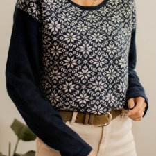 sweter w śnieżynki L