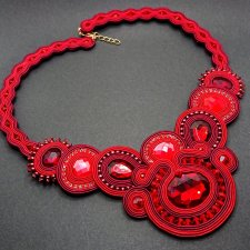 Czerwony naszyjnik sutasz