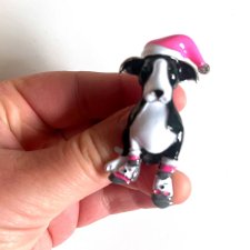 Świąteczna broszka pies w czapce Mikołaja Święta emaliowana nowa