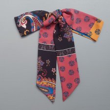 Wzorzysta apaszka twilly