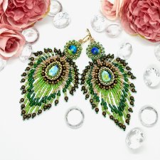 Efektowne ręcznie haftowane kolczyki – zieleń & złoto