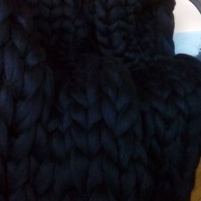 Duży koc narzuta z wełny czesankowej merynos, czarny