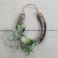 Unikalna dekoracja handmade – podkowa z sukulentami