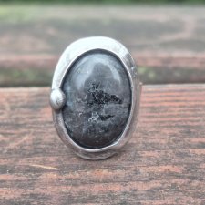 Larvikit - pierścionek regulowany