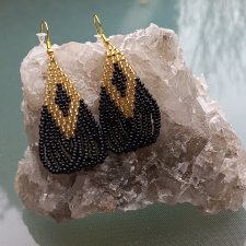 Eleganckie złoto-czarne kolczyki z koralików szklanych Preciosa