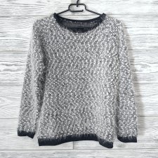 Włochaty sweterek (A)