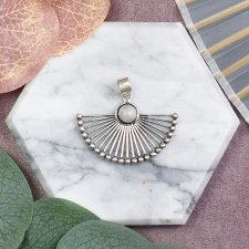 Miedziany posrebrzany delikatny wisiorek wachlarz z kamieniem księżycowym #596