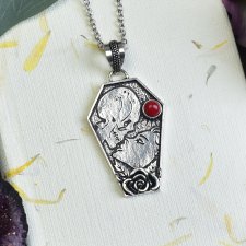 Srebrny ozdobny wisiorek trumna z koralem - till death do us part #606