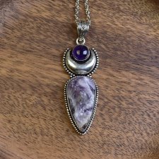 Posrebrzany ozdobny wisiorek z surowym ametystem #635