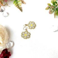 Kolczyki stokrotki biało złote