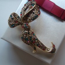 BROSZKA ZAWIESZKA KOKARDA