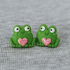 Kolczyki żabki z serduszkiem