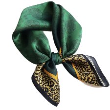 Butelkowa zieleń i panterka - Wielobarwna apaszka z jedwabiu