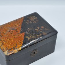 japońskie pudełko kasetka wykończone laką szacowane na lata 20 XX wieku