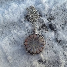 Księżycowy kwiat- wisiorek